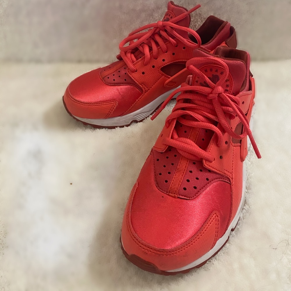 Red Nike Huraches LIKE NEW